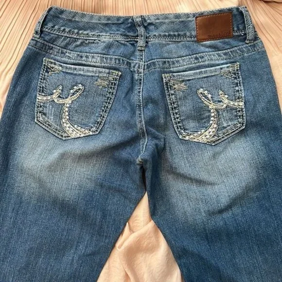 EUC Maurices Wide Leg, soft blue jeans, stone washed color 5/6 Long - Picture 2 of 4